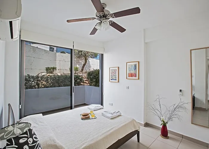 Esprit 20 Villa Polis