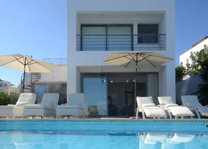 Esprit 20 Villa Polis